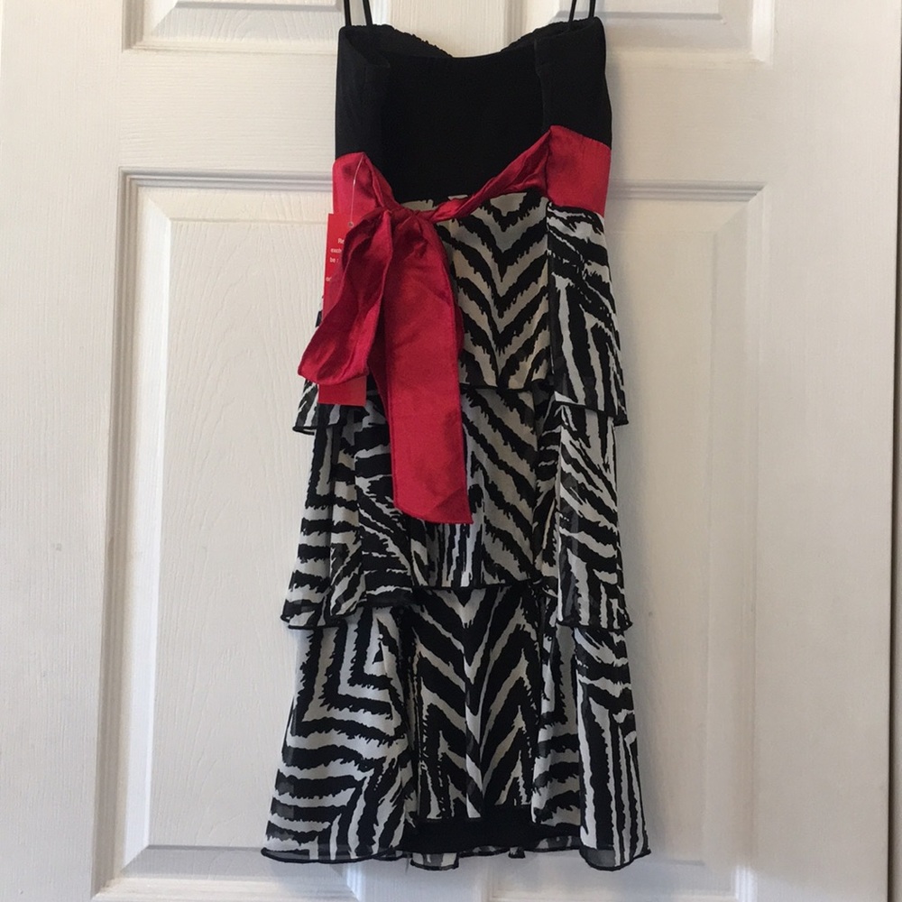 Dress - Picture 2 of 4